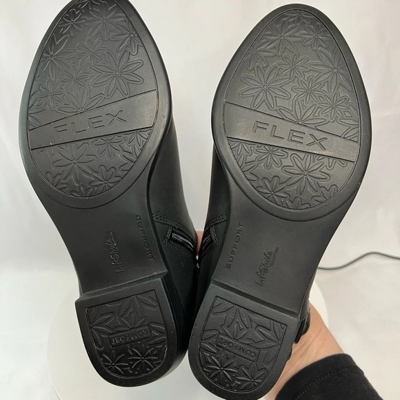 Women’s LifeStride® Lexi Booties in black 9.5 med, new in box - Picture 8 of 13